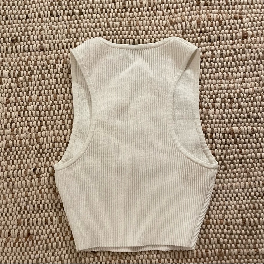 SOLD Aritzia Babaton Sculpt Knit  Racer Tank Top Cropped - Picture 3 of 6